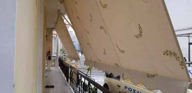 Τέντες με αντιρίδες