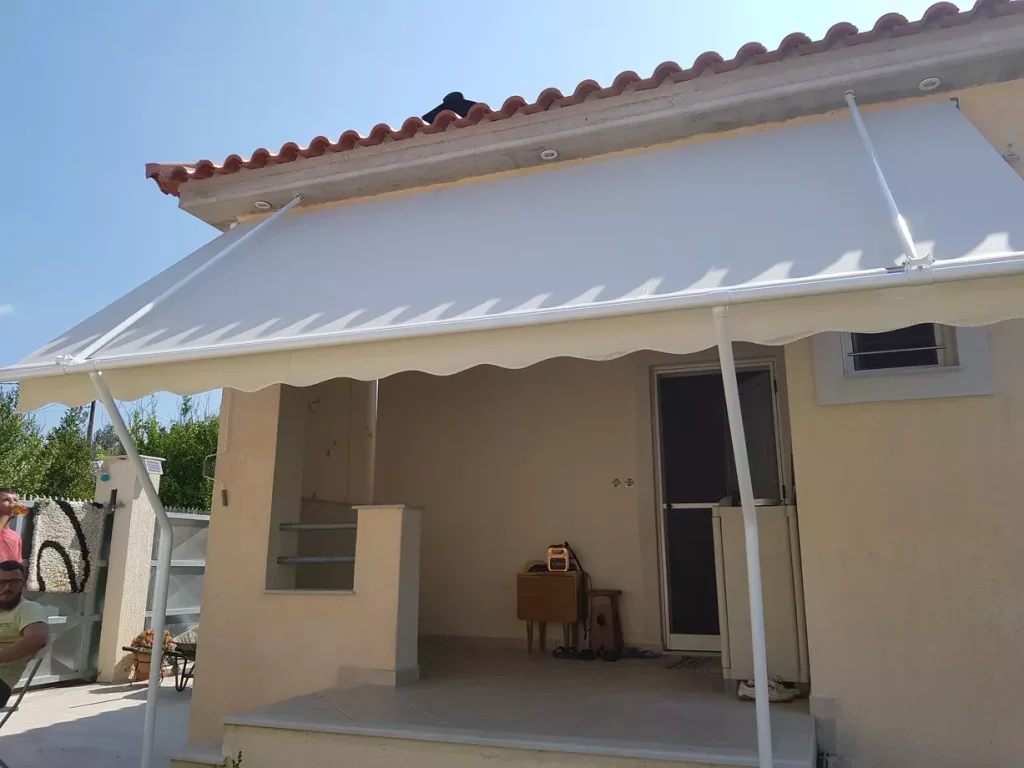 Τέντες με αντιρίδες και κολώνες
