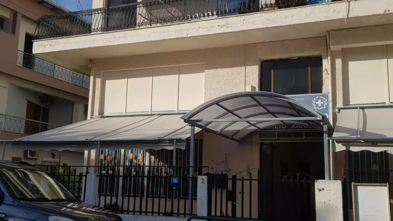 Δείτε έργα μας – Τέντες με αντιρίδες και κολώνες – φωτογραφία 7